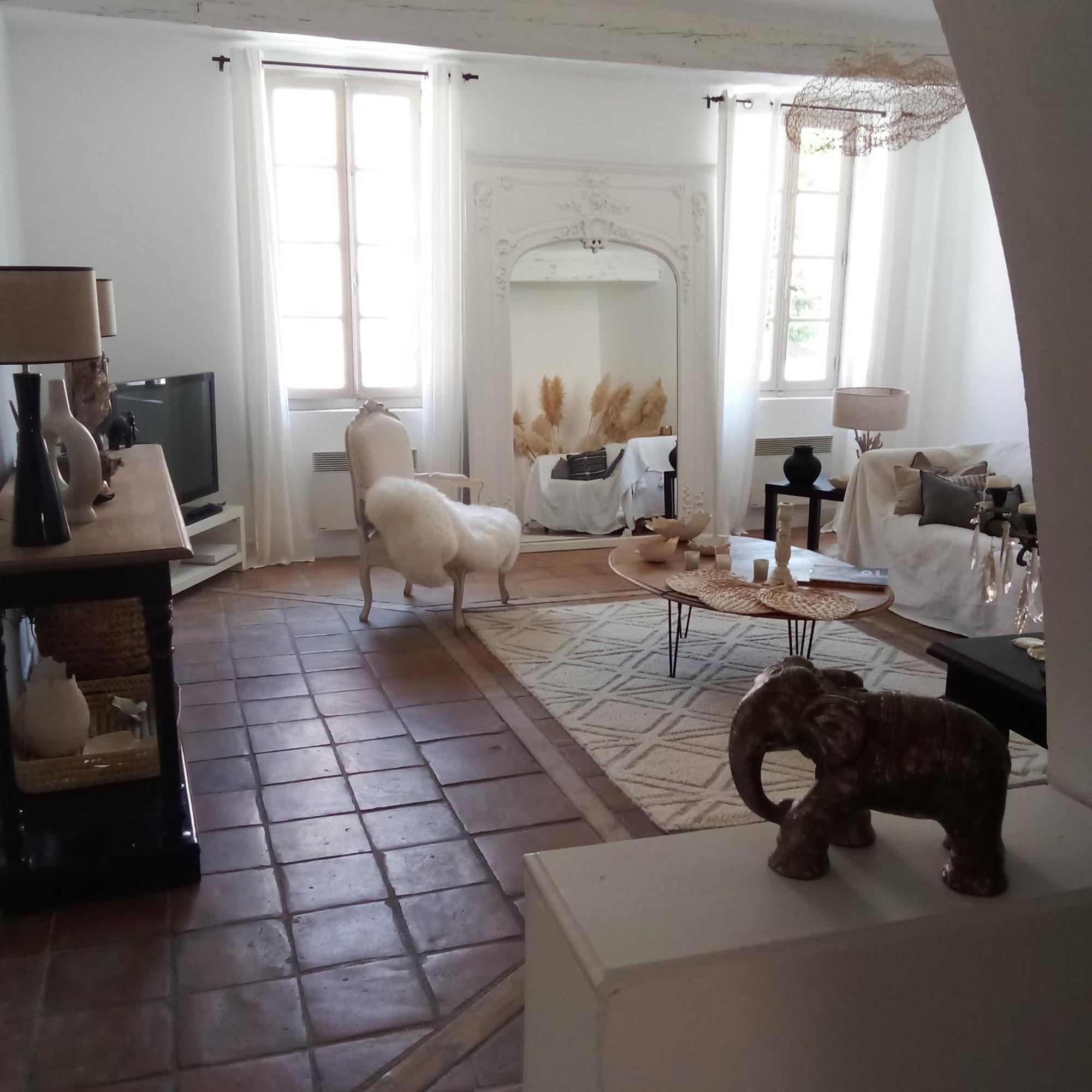 La Maison Perchee エーグ・モルト 部屋 写真